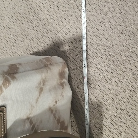 Vera Wang Satchel Purse - Picture 8 of 16